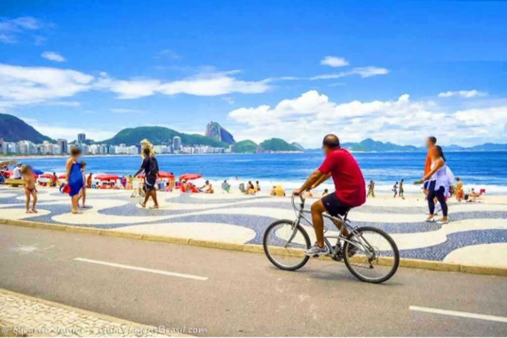 Copacabana Flat com varanda e garagem-1